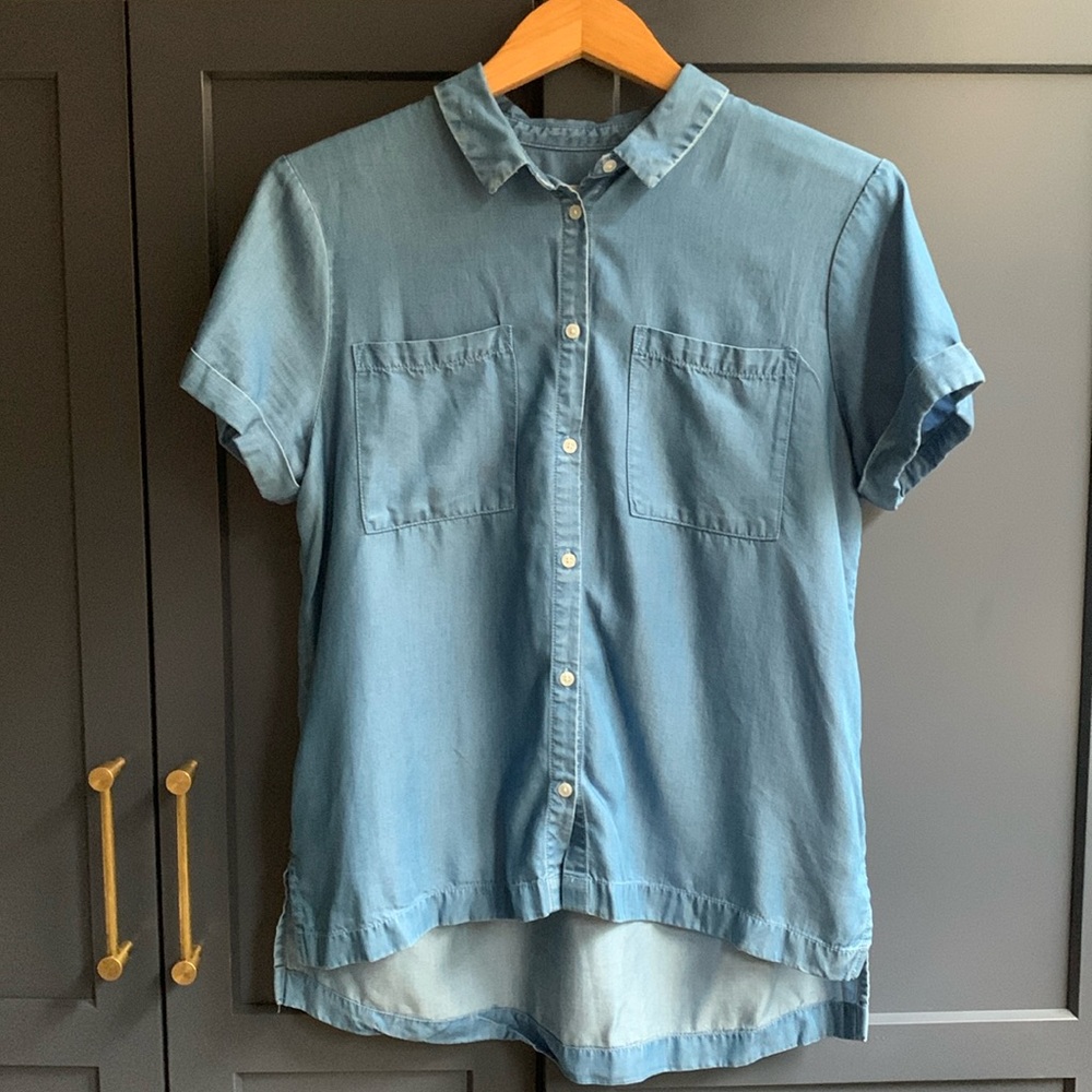 A New Day Target Denim Short Sleeve Button Down. Size M.